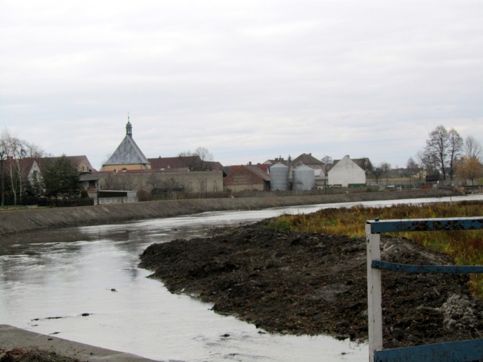 Rzeka Jemielnica przy klasztorze