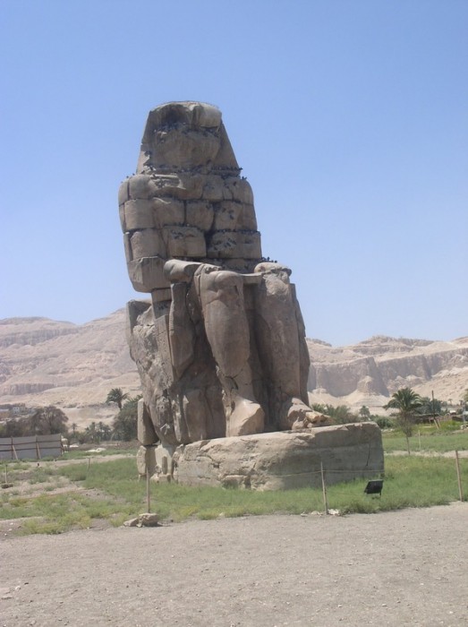 Jeden z kolosów Memnona
