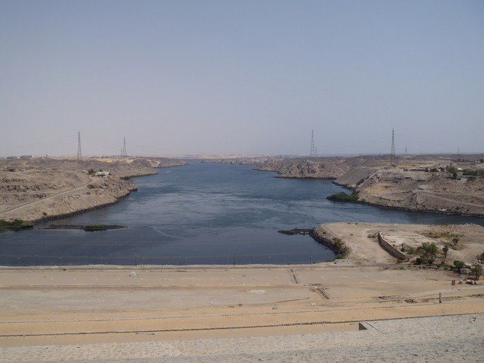 Jezioro Nassera (widok z tamy)
