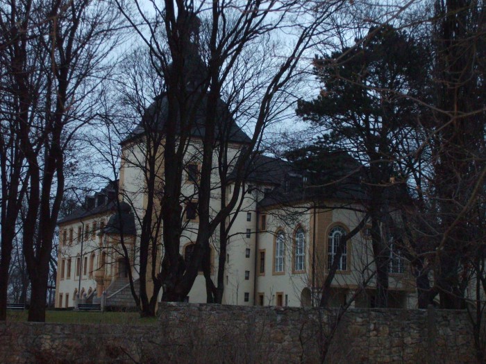 Pałac późnobarokowy z XVII/XVIII w. z sanktuarium św. Jacka.