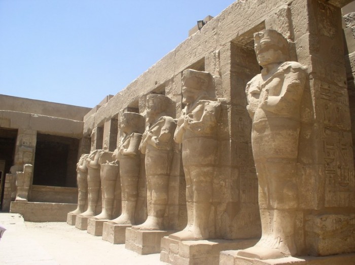 W świątyni Ramzesa III w Karnaku