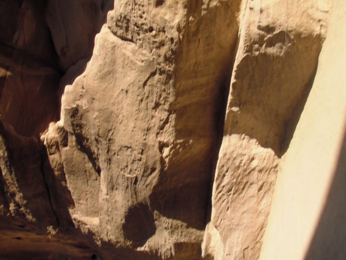 Miasto wykute w skale przez Nabatejczyków