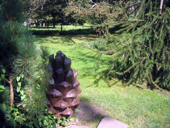 Park Zdojowy - Rzeźby w drewnie_szyszka sosny
