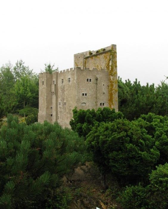 Wieża obronna w Crest