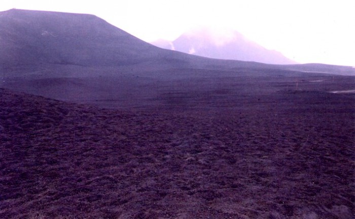 Etna - wszędzie popiół i żużel.