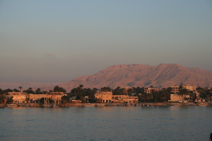 wschód słońca w Luksorze