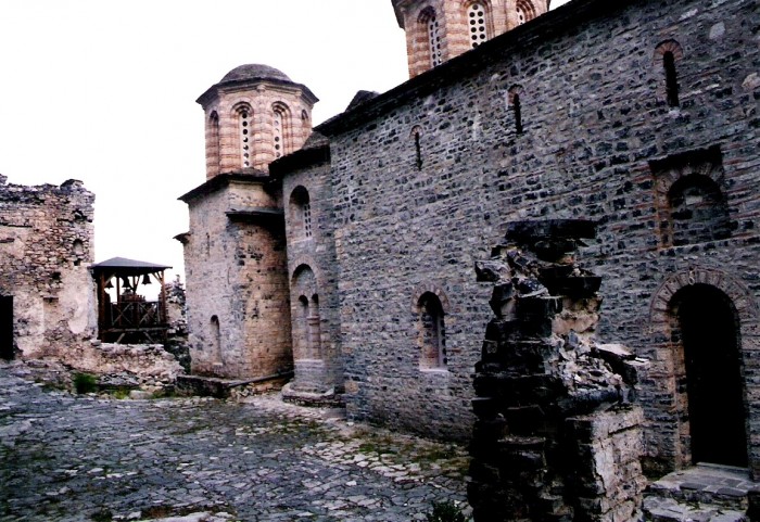 Klasztor Agiou Dionisiou - przystanek na trasie na Olimp.