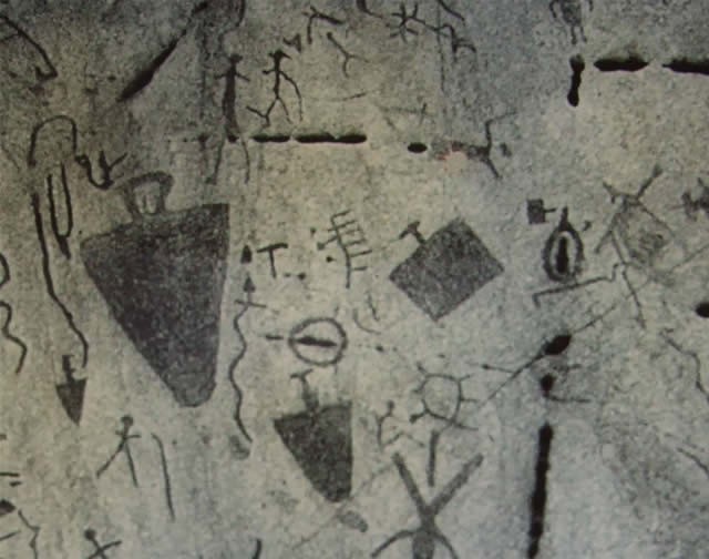rysunki naskalne, petroglify
