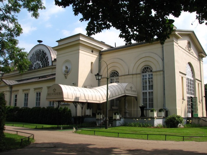 Nowa PomarańczaZbudowana w 1860 roku według projektu Adama Adolfa Loeve i Józefa Orłowskiego wchodziła niegdyś w skład Ogrodu Belwederskiego.rnia