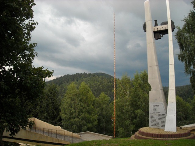 pomnik upamietniający obrońców Cisnej w walce z UPA