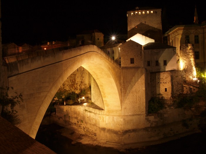 Stari Most nocą