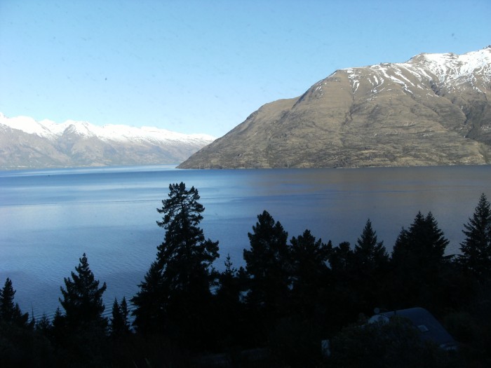 Widok z Mercure Resort ( hotel ) na jezioro Wakatipu