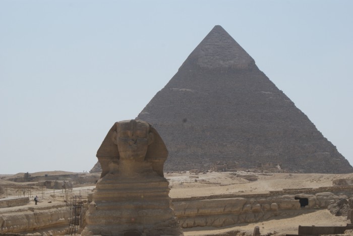 Sfinks i piramida Chefrena