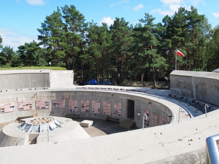 Zwiedzanie budowli militarnych na półwyspie helskim