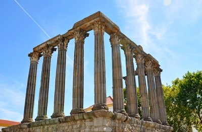 ruiny rzymskiej świątyni Diany