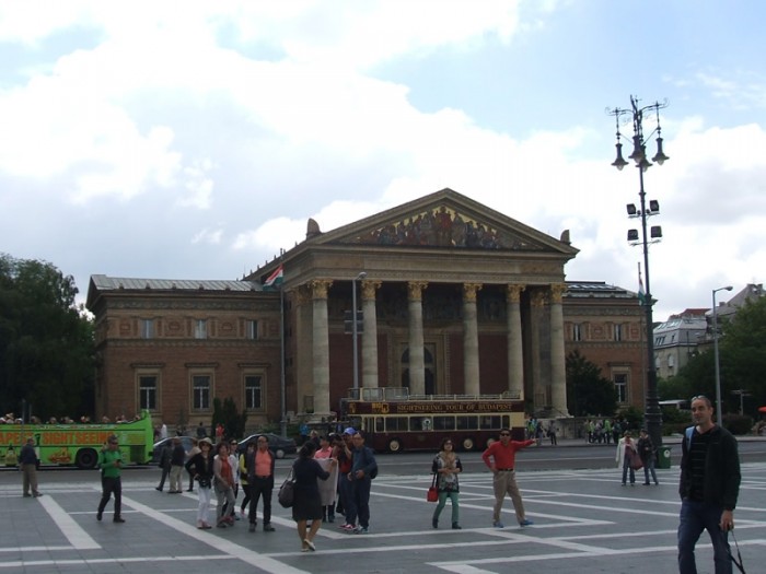 Plac Bohaterów, Muzeum Sztuk Pięknych