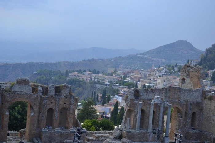 Taormina, zwana "perełką Sycylii", to najsłynniejsze i najliczniej odwiedzane miasto Sycylii.