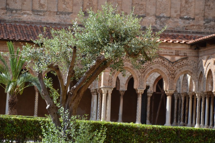 Krużganki dawnego Klasztoru Benedektynów w Monreale