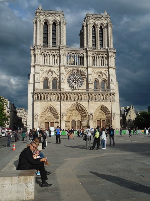 Katedra Notre-Dame (zbudowana w latach 1163-1345)