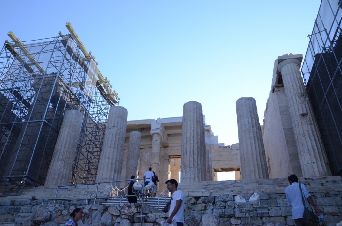 Ateny, Akropol - monumentalna brama Propyleje
