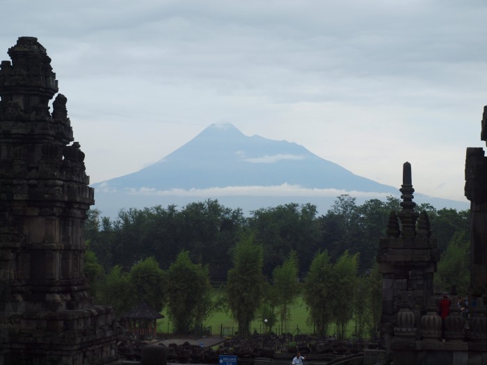 Wulkan Merapi - widok ze świątyń