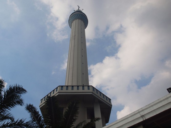 Błękitny meczet w Surabaya - minaret