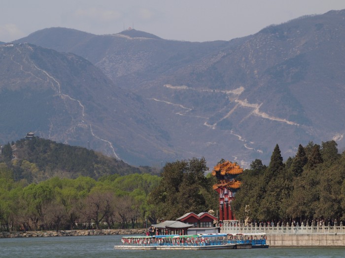 Jezioro i łodzie na terenie Ogrodu Cesarskiego