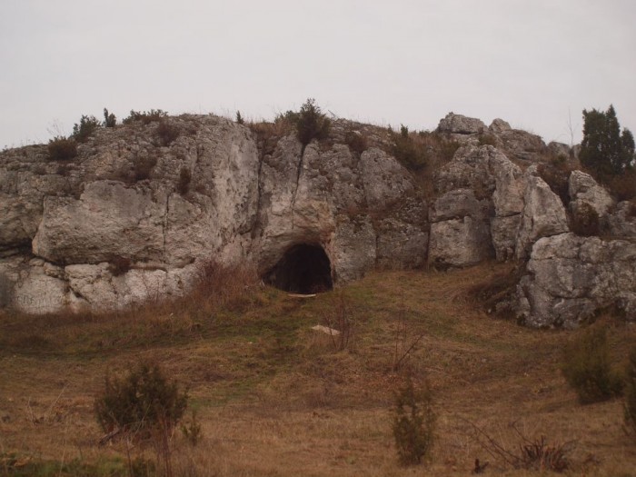Jedna z licznych jaskiń
