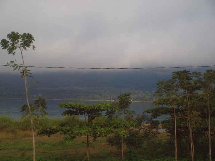 W drodze - jezioro Petén Itzá