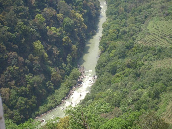 Widok doliny i rzeki Mangde