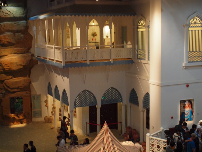 W środku pawilonu Omanu