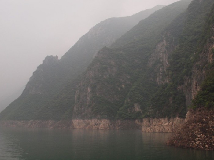 Przełom Qutang Xia - na skale max. wysokość wody