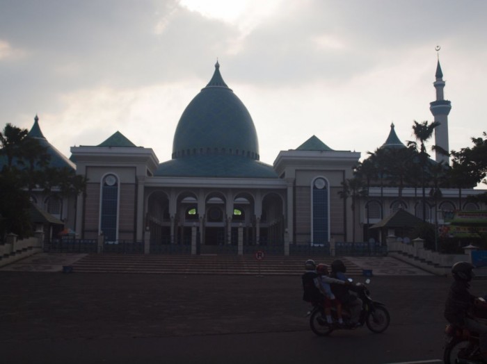 Błękitny meczet w Surabaya - wejście główne
