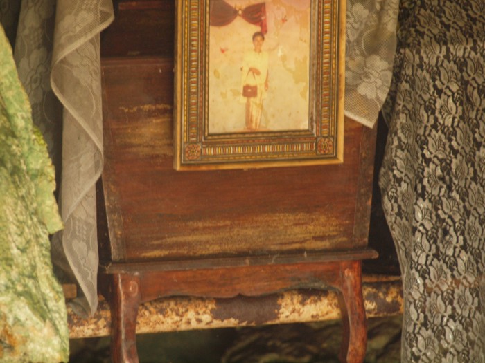 Współczesny grobowiec z wizerunkiem zmarłego