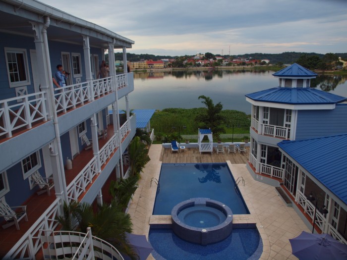 Hotel z widokiem na jezioro Petén Itzá