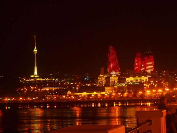 Baku nocą - widoki z promenady