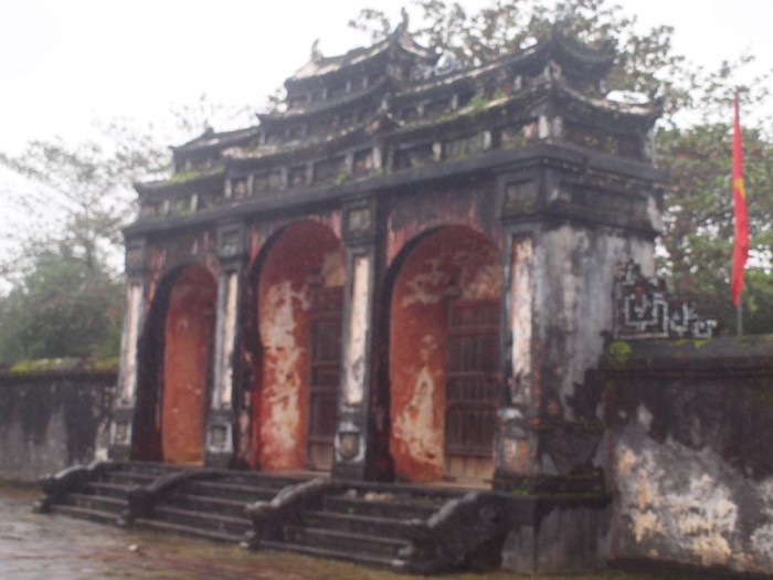 Grobowiec Cesarza Minh Manga - wejście