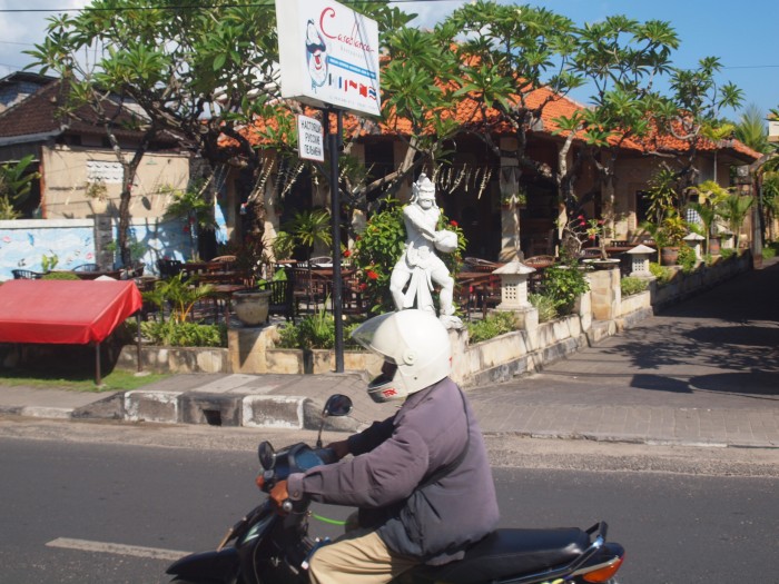 Ulica  wyspy Bali - hotele, restauracje