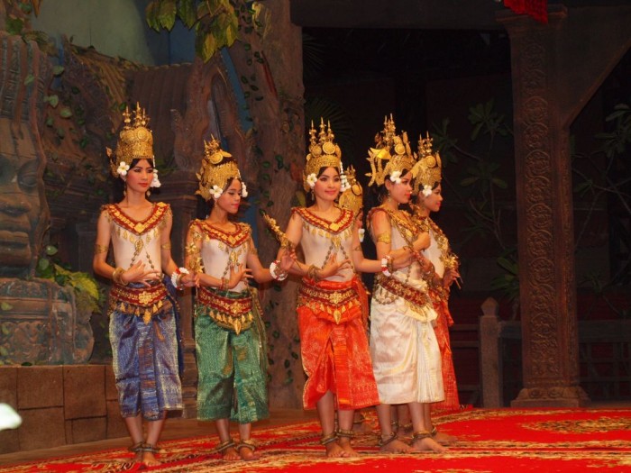 Kolacja z występami zespołów khmerskich