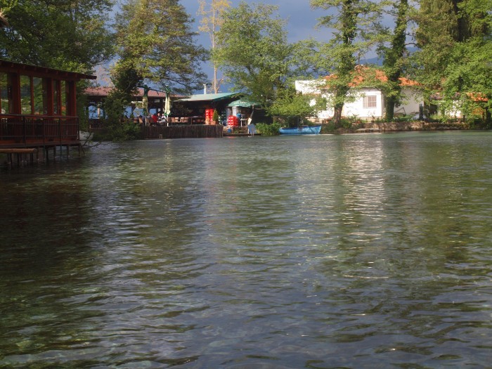 Rejs łódkami po rzece Czarny Drim