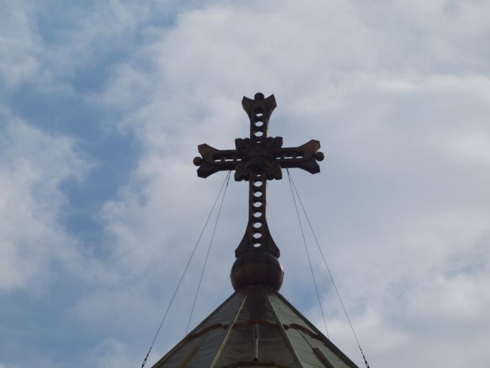 Krzyż na szczycie katedry