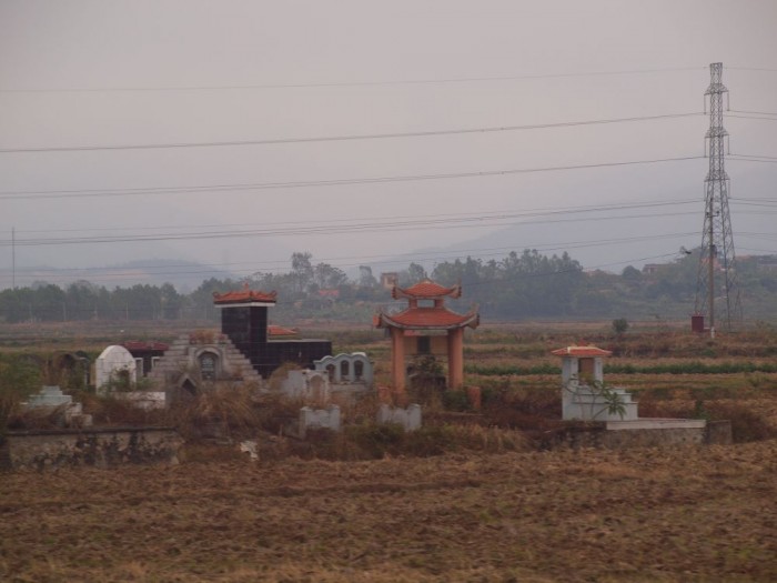 Groby na polach ryżowych