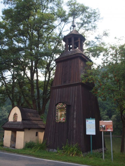 Dzwonnica drewniana z XIX w.w Czernichowie