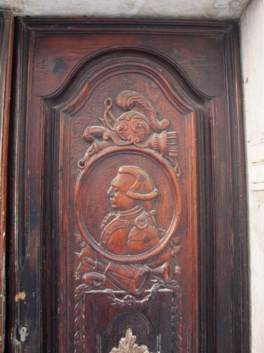 Ozdobne dzwi do domu z XVII w
