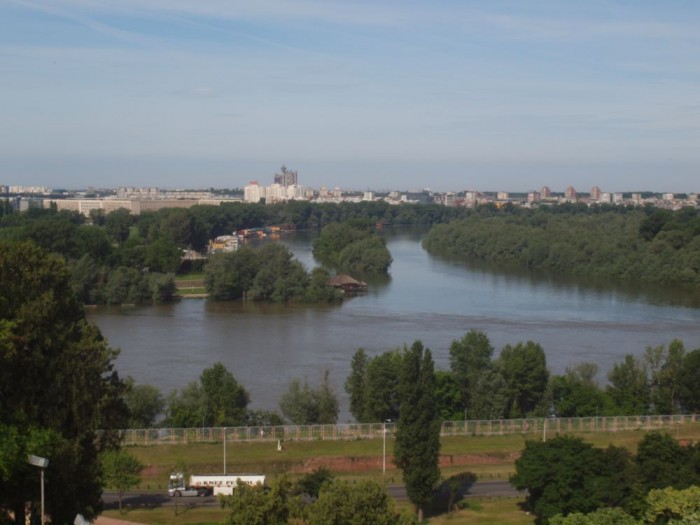 Z lewej rzeka Sawa i Dunaj