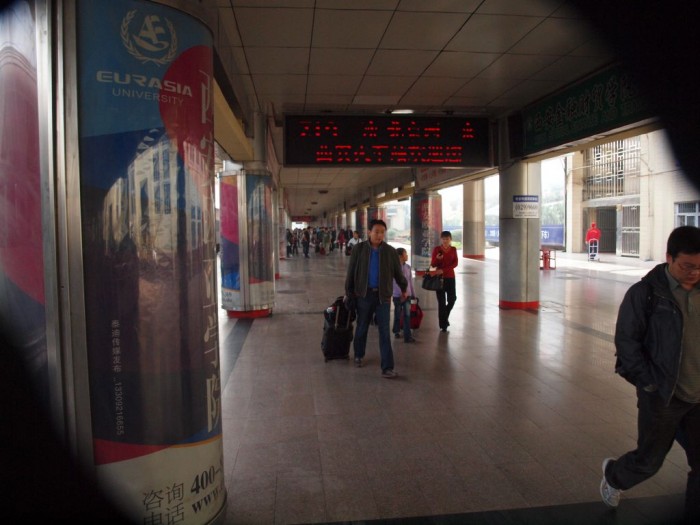 Xian - stacja kolejowa - 1100km w 9 godz.