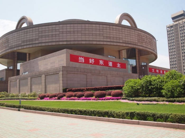 Muzeum w Szanghaju - podstawa kwadrat - symbol ziemi, okrągła góra - symbol nieba