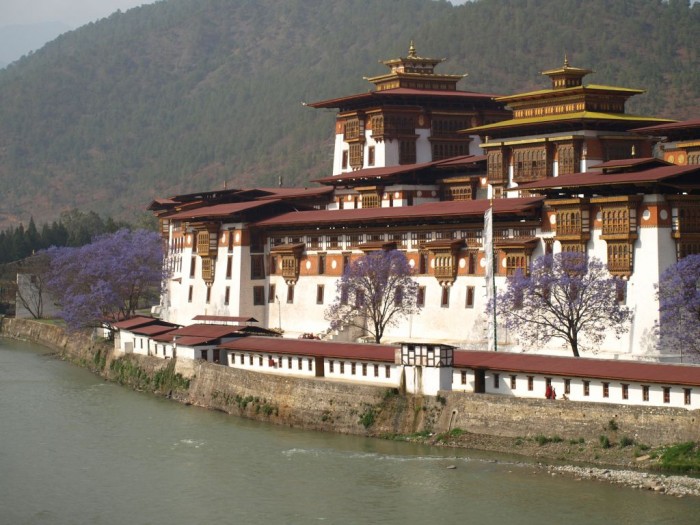 Punakha Dzong w widłach rzek Mo i Pho