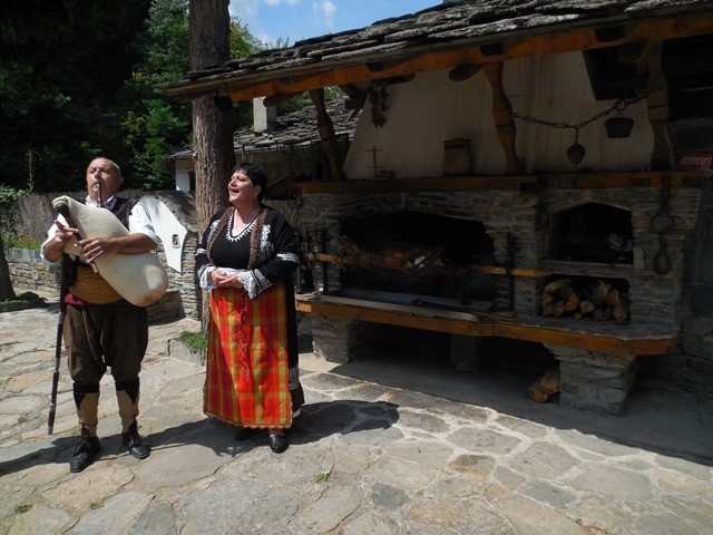 wieś Shiroka Laka znana jest także z tradycji śpiewu i gry na kobzie