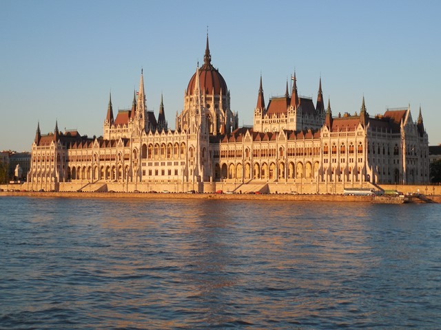 PESZT - Parlament